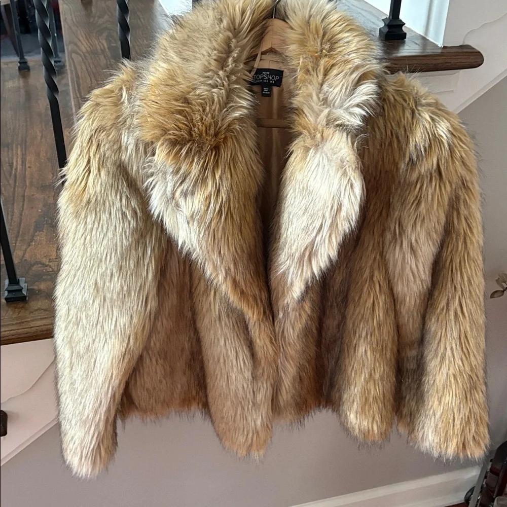Topshop faux fur jacket size‎ 4 petite